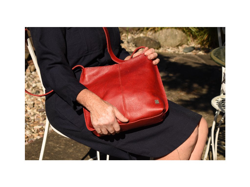 Dámská červená kabelka Fiala, výrobce Kubát kůže